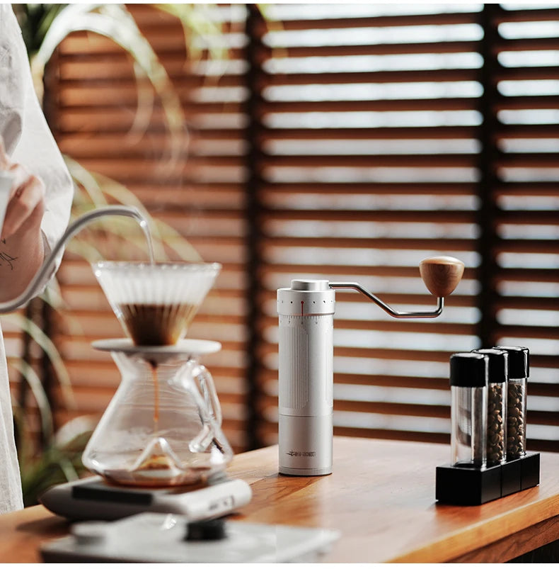Moedor de Café Manual Profissional MHW-3BOMBER – Precisão 0.016mm/Click, Ajustável para Espresso e Café Filtrado, Aço Inox Durável