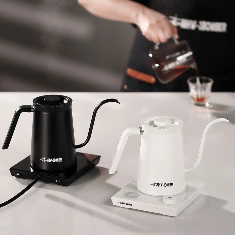 Chaleira elétrica MHW-3BOMBER: rapidez, precisão e estilo para o seu ritual do café.