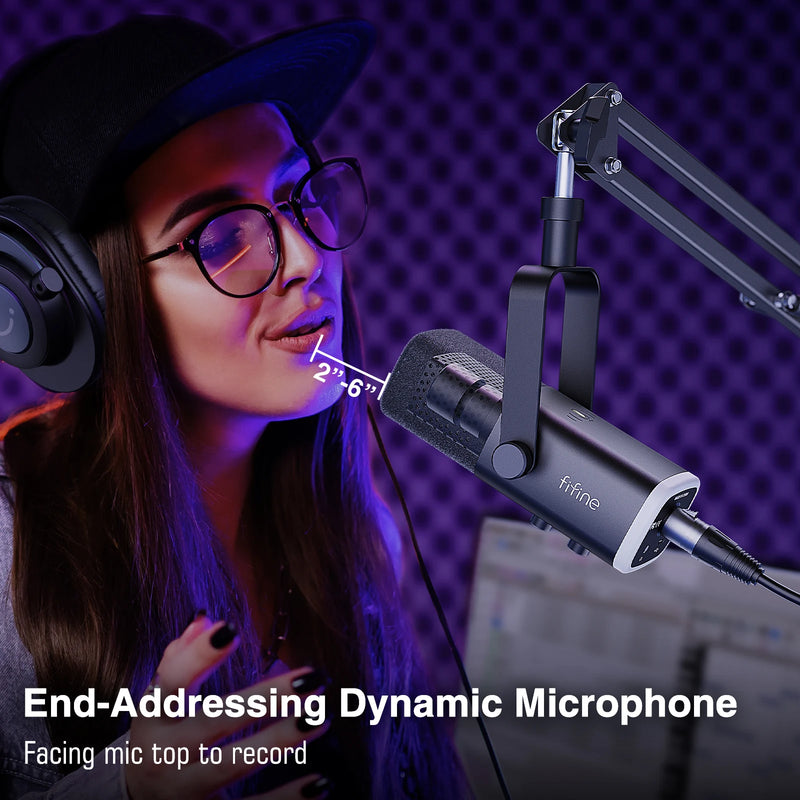 FIFINE AM8T – Microfone Dinâmico USB/XLR com Boom Arm, RGB e Controles de Áudio para PC, PS4/5 e Streaming
